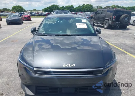 2025 Kia K4 Lxs z USA, uszkodzony, nr VIN 3KPFT4DE1SE021125